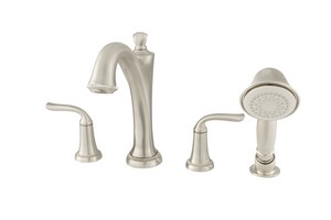 American Standard Romantic 1 8 Gpm 3 Hole Deck Mount Roman Tub