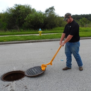 U.S.SAWS 4 MAG ROBOTRON Manhole LID Remover UUS30188RT at Pollardwater