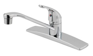 Single Handle Kitchen Faucet in Polished Chrome