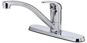 Single Handle Kitchen Faucet in Polished Chrome